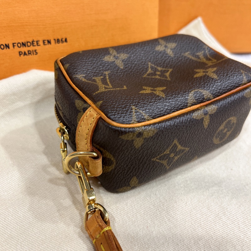 LOUIS VUITTON LV 老花字紋 VINTAGE中古款 mini迷你小相機包/掛頸包-3