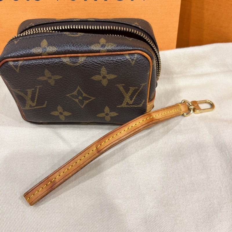 LOUIS VUITTON LV 老花字紋 VINTAGE中古款 mini迷你小相機包/掛頸包-10