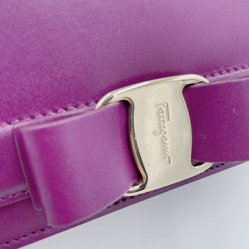 ⭐️客訂商品⭐️Salvatore Ferragamo Vara 蝴蝶結鍊條斜背包(近全新)-5