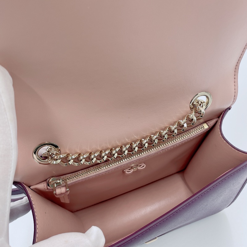 ⭐️客訂商品⭐️Salvatore Ferragamo Vara 蝴蝶結鍊條斜背包(近全新)-8