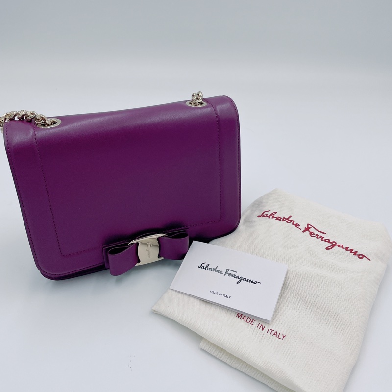 ⭐️客訂商品⭐️Salvatore Ferragamo Vara 蝴蝶結鍊條斜背包(近全新)-3