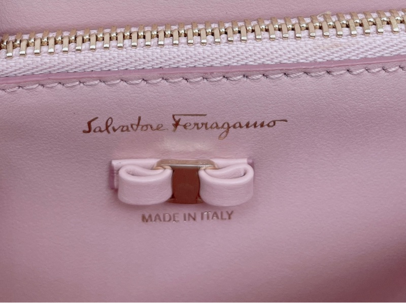 ⭐️客訂商品⭐️Salvatore Ferragamo Vara 蝴蝶結鍊條斜背包(近全新)-16