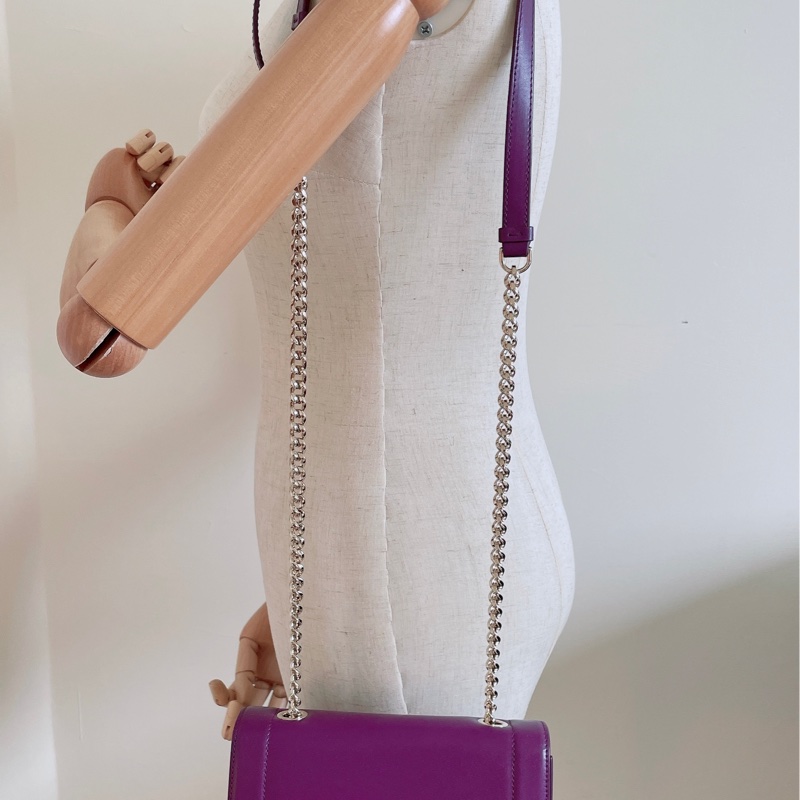 ⭐️客訂商品⭐️Salvatore Ferragamo Vara 蝴蝶結鍊條斜背包(近全新)-17