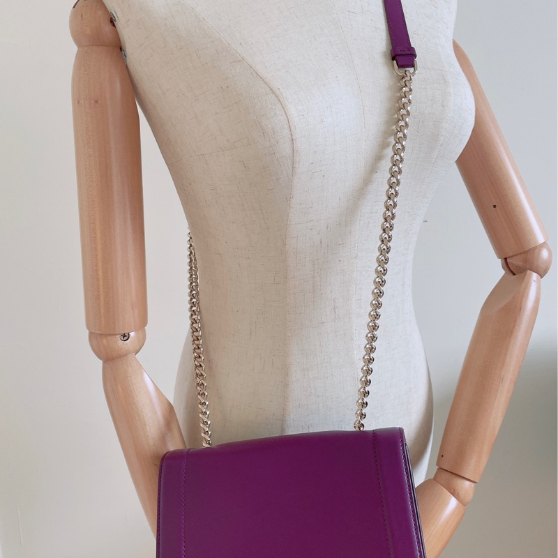 ⭐️客訂商品⭐️Salvatore Ferragamo Vara 蝴蝶結鍊條斜背包(近全新)-18