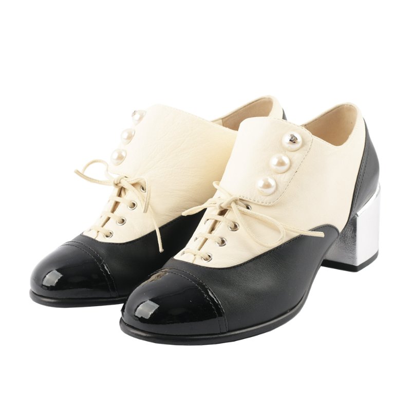 CHANEL 珍珠裝飾綁帶跟鞋(黑色/米白色) (38.5)-0