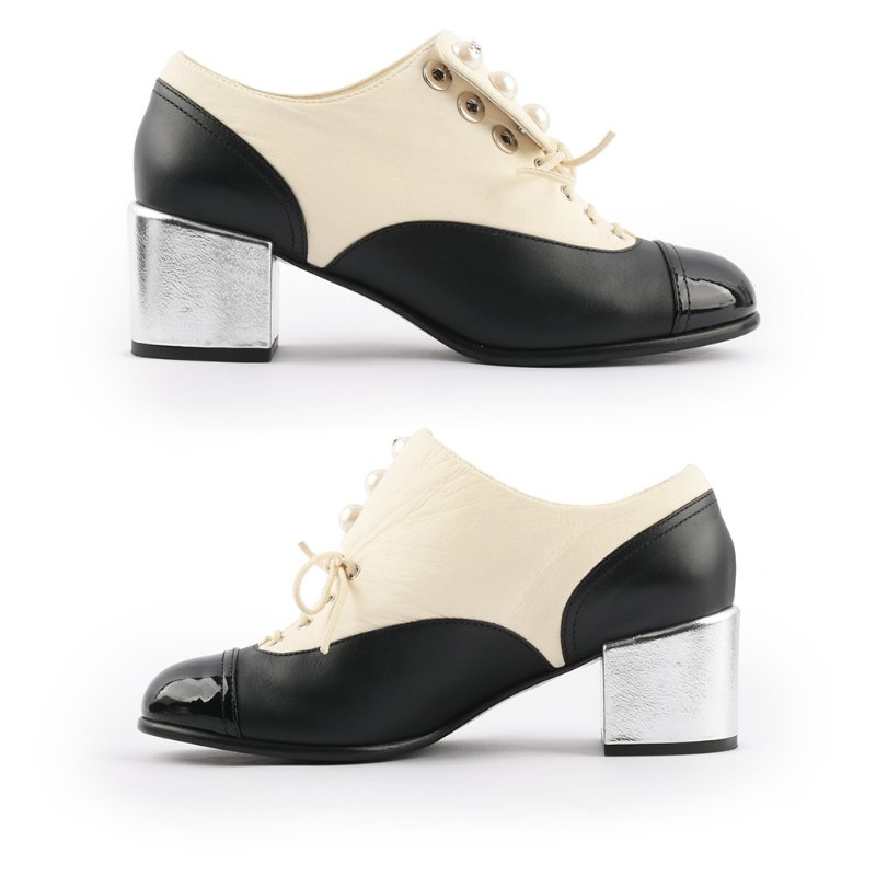 CHANEL 珍珠裝飾綁帶跟鞋(黑色/米白色) (38.5)-3