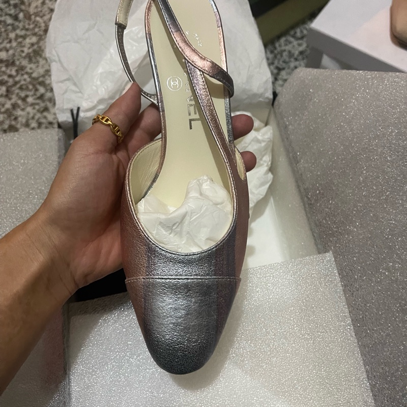 僅試穿 Chanel 炫彩牛皮 法式粗跟 包頭鞋-0