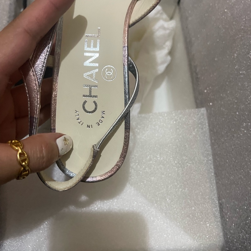 僅試穿 Chanel 炫彩牛皮 法式粗跟 包頭鞋-4