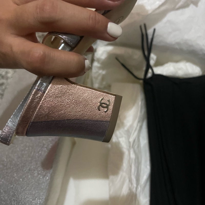 僅試穿 Chanel 炫彩牛皮 法式粗跟 包頭鞋-8