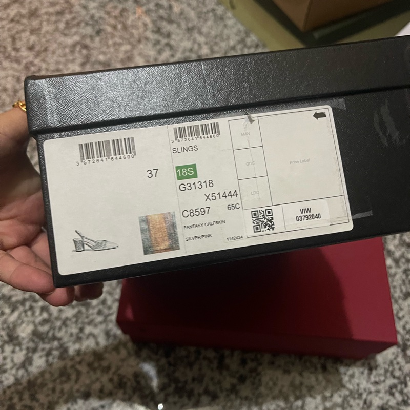 僅試穿 Chanel 炫彩牛皮 法式粗跟 包頭鞋-9