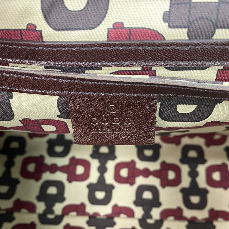 【專業經理人精品】Gucci GG 字母壓紋賈姬包-6