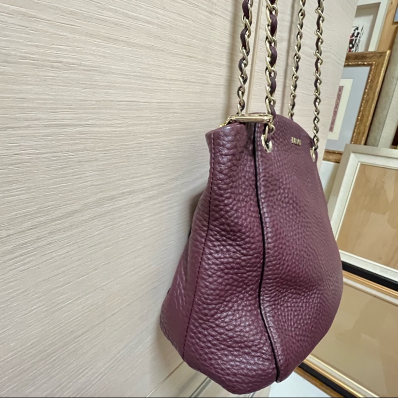 DKNY 酒紅色香奈兒風荔枝牛皮鍊條包-3