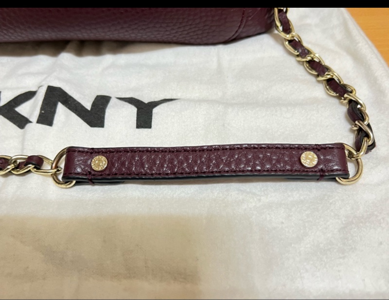 DKNY 酒紅色香奈兒風荔枝牛皮鍊條包-4