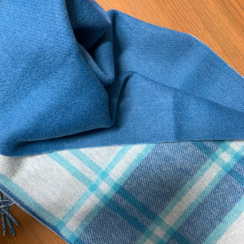 ELLE 藍色系雙面平織圍巾-1