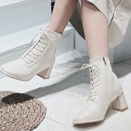 英倫風綁帶方頭粗跟短靴-1