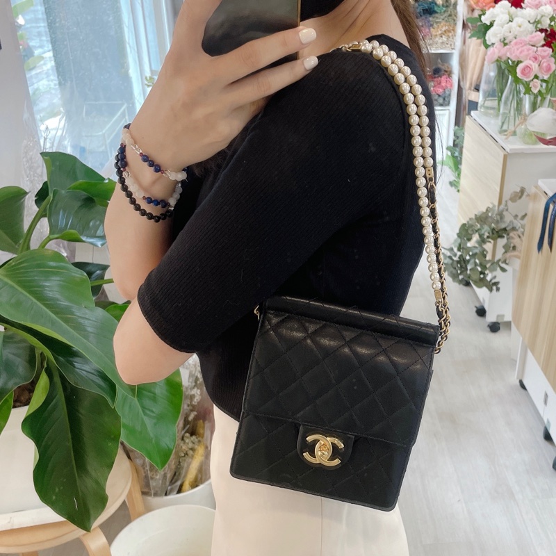 CHANEL香奈兒珍珠鏈帶小方包 小廢包mini coco豎版斜背包肩背包-11