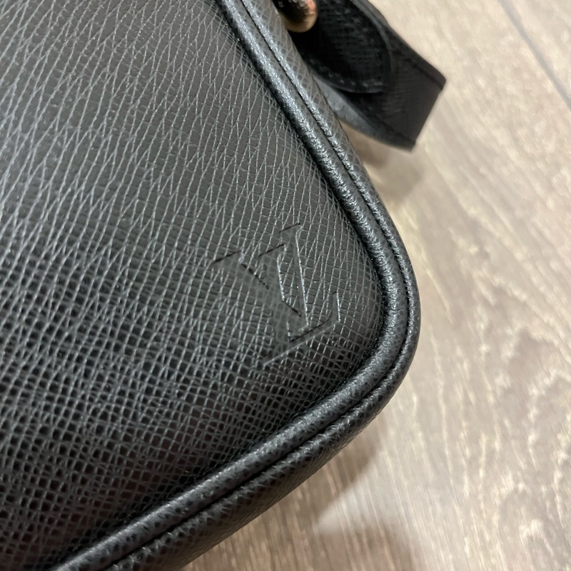 LV Taiga 全皮革相機包/斜背包-7