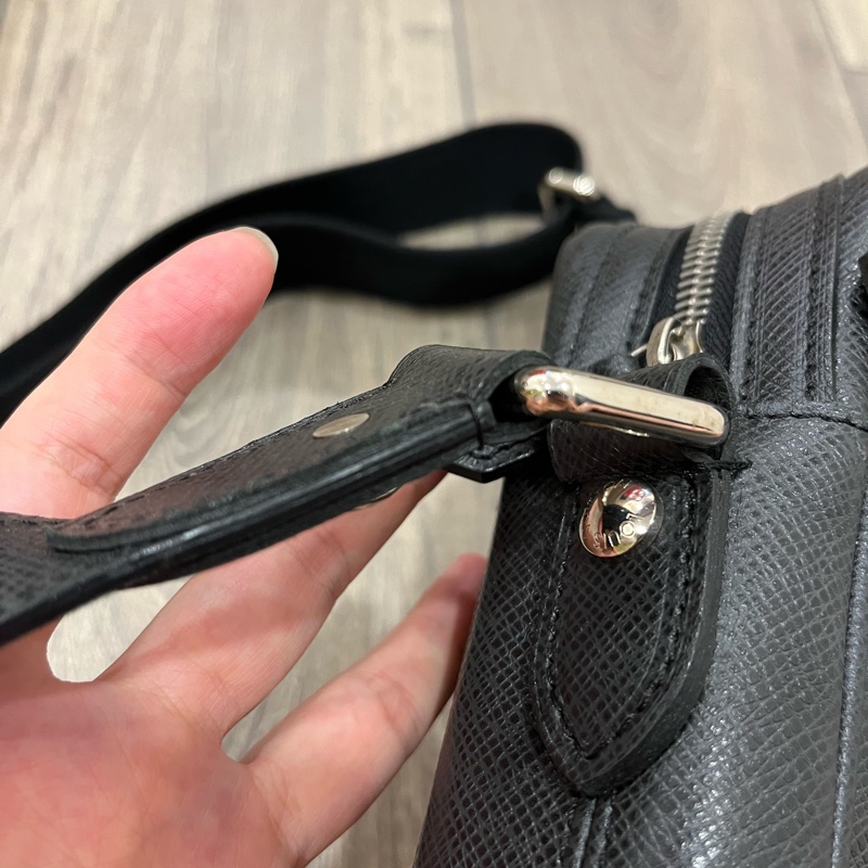 LV Taiga 全皮革相機包/斜背包-8