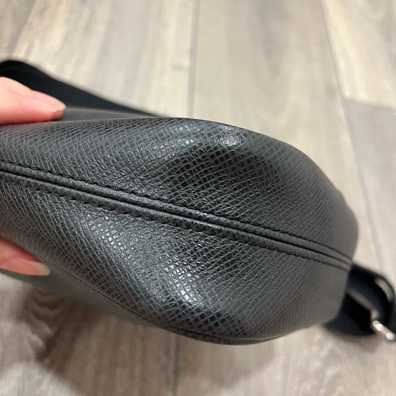 LV Taiga 全皮革相機包/斜背包-10