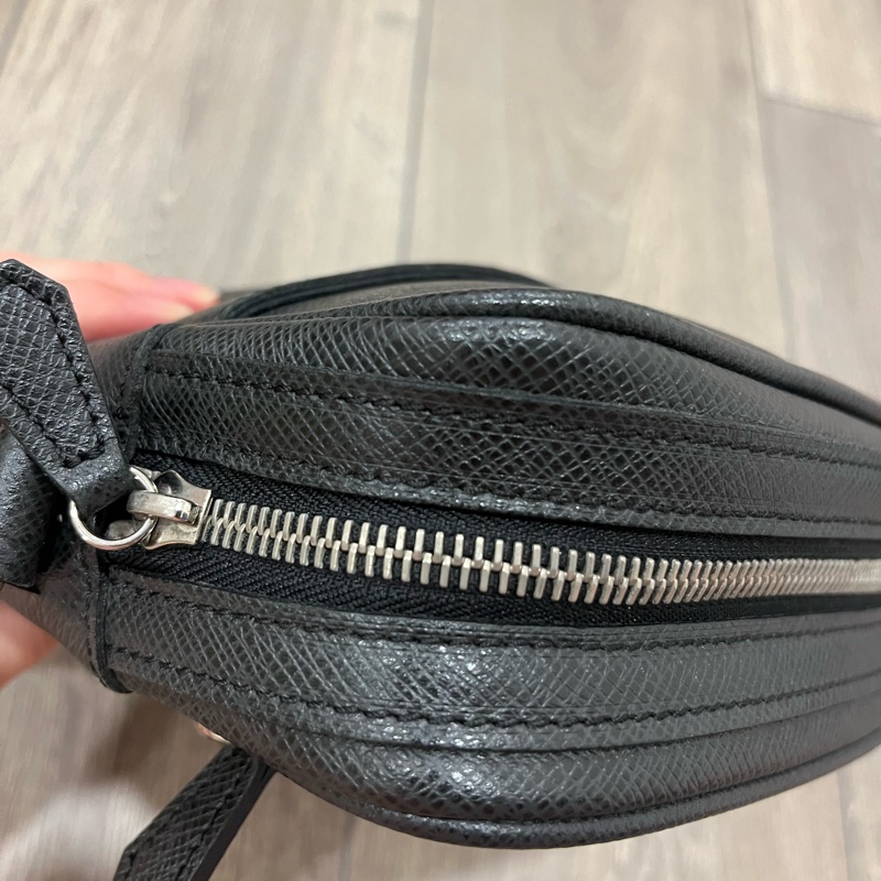 LV Taiga 全皮革相機包/斜背包-12