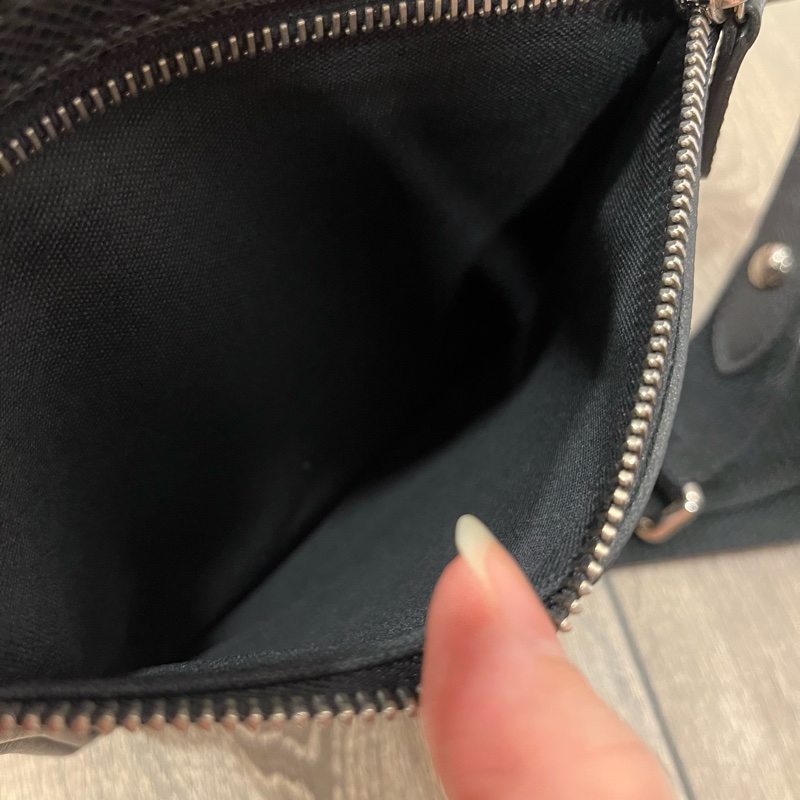 LV Taiga 全皮革相機包/斜背包-14