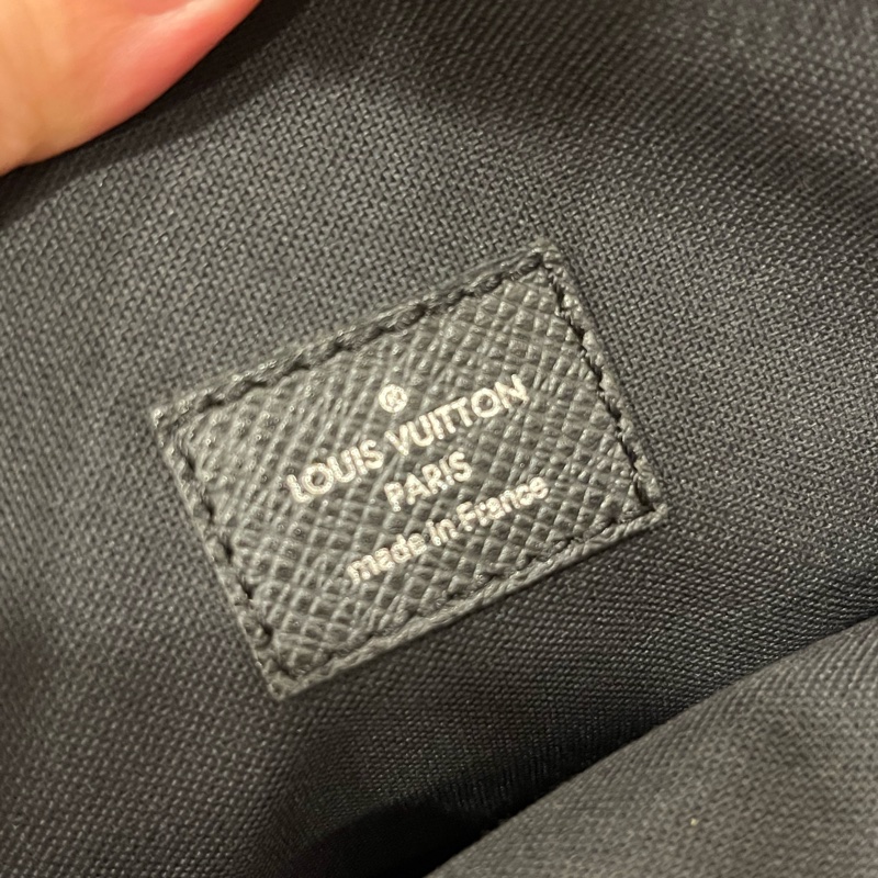 LV Taiga 全皮革相機包/斜背包-17