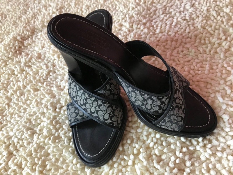 二手私物【COACH】Made in Italy 義大利製高跟涼鞋Mules LOGO 保證真品 黑灰-2