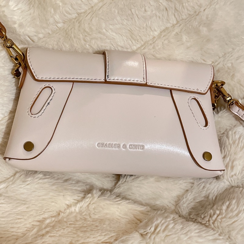 新加坡小CK CHARLES &KEITH 馬蹄釦 D字釦 迷你 斜挎單肩腰包 三用-3