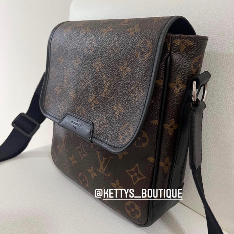 LV 老花掀蓋斜背包-0