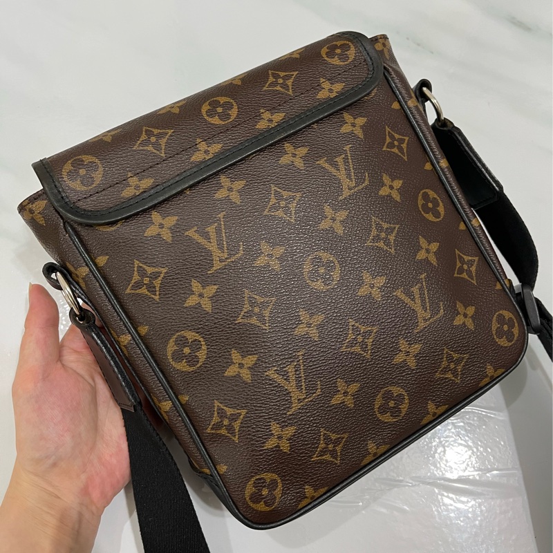 LV 老花掀蓋斜背包-2