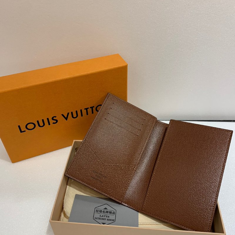 LV 護照夾 M64502 全新現貨-2