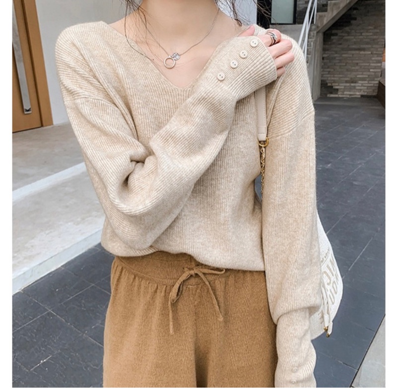 V領燕麥色針織上衣-1