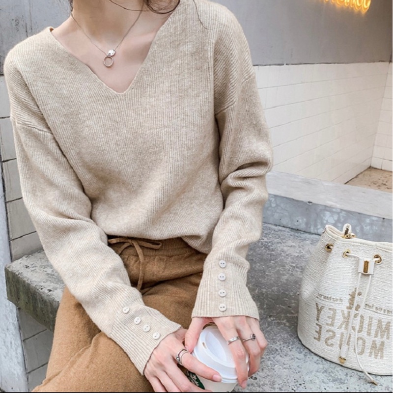 V領燕麥色針織上衣-2