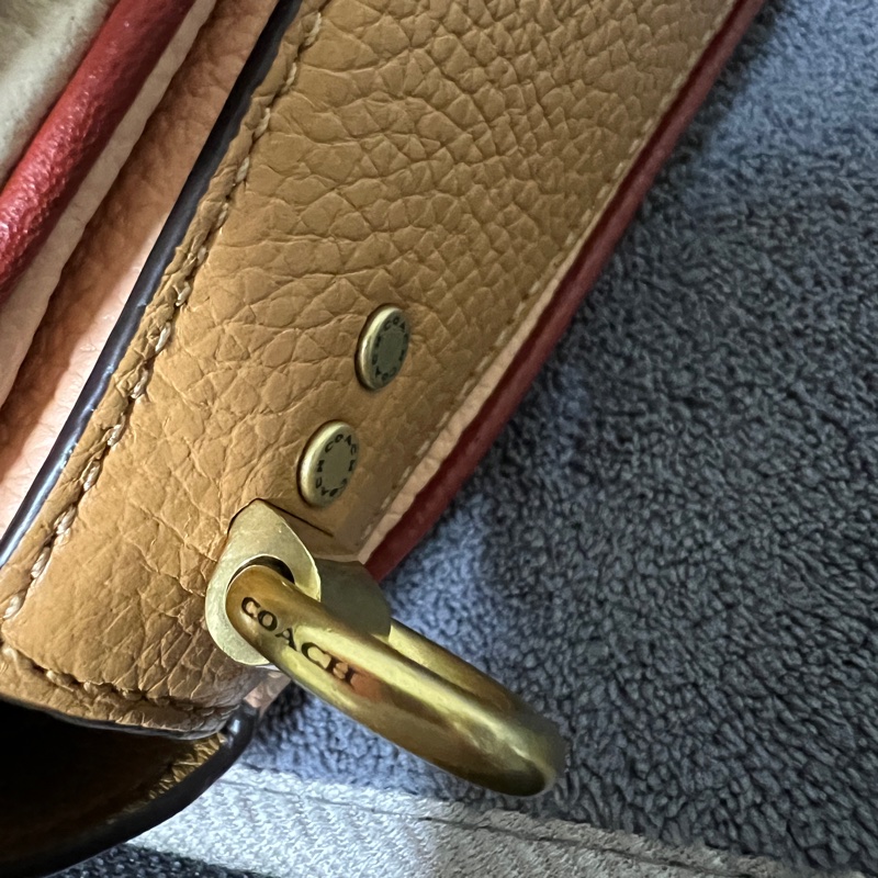 Coach專櫃款 Cassie 19郵差包 撞色粉X奶茶白茘枝皮革款 三用包-5