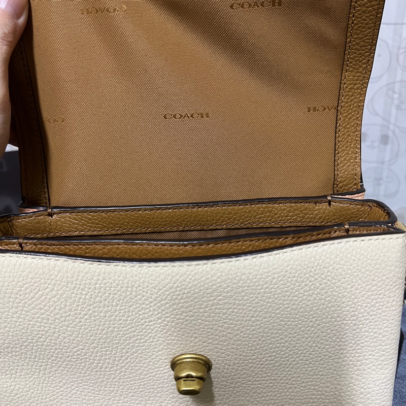 Coach專櫃款 Cassie 19郵差包 撞色粉X奶茶白茘枝皮革款 三用包-7