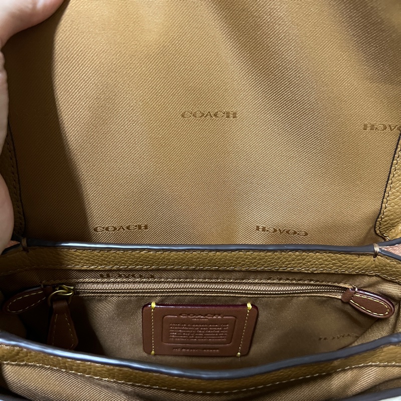 Coach專櫃款 Cassie 19郵差包 撞色粉X奶茶白茘枝皮革款 三用包-9