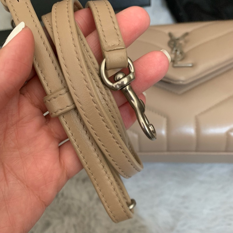 買到賺到！SAINT LAURENT LOULOU肩帶手袋-8