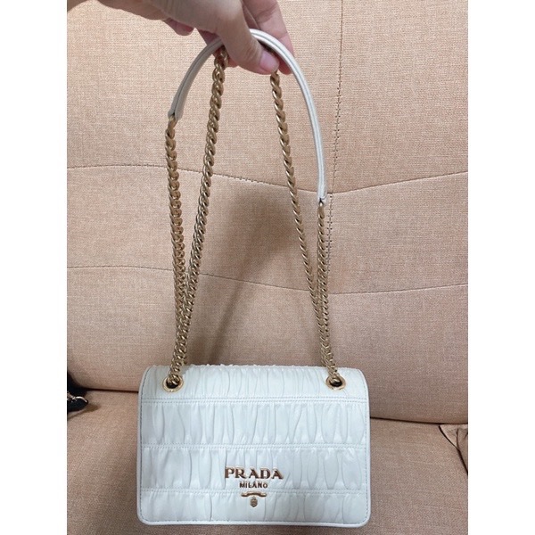Prada 抓皺小羊皮鏈條包 米白金-0