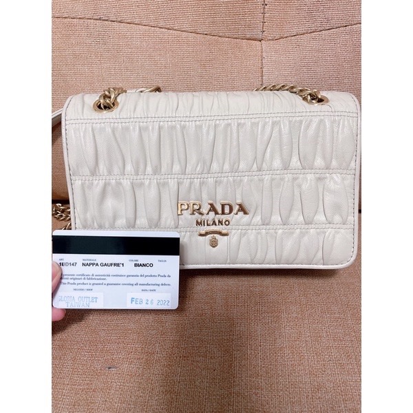 Prada 抓皺小羊皮鏈條包 米白金-1