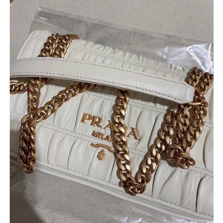 Prada 抓皺小羊皮鏈條包 米白金-3