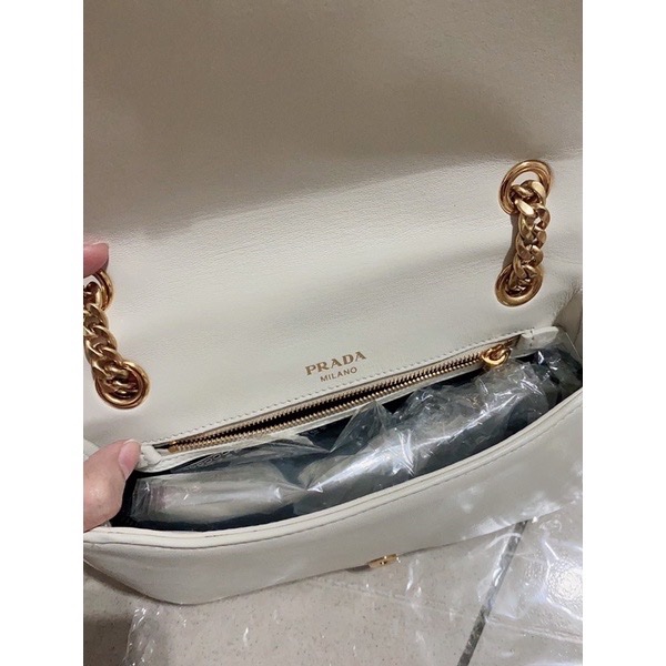 Prada 抓皺小羊皮鏈條包 米白金-4