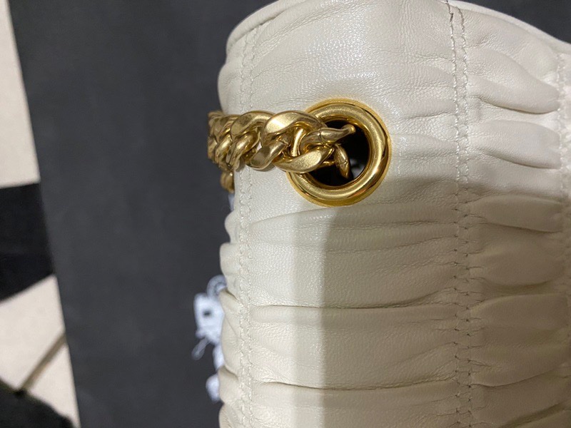 Prada 抓皺小羊皮鏈條包 米白金-8