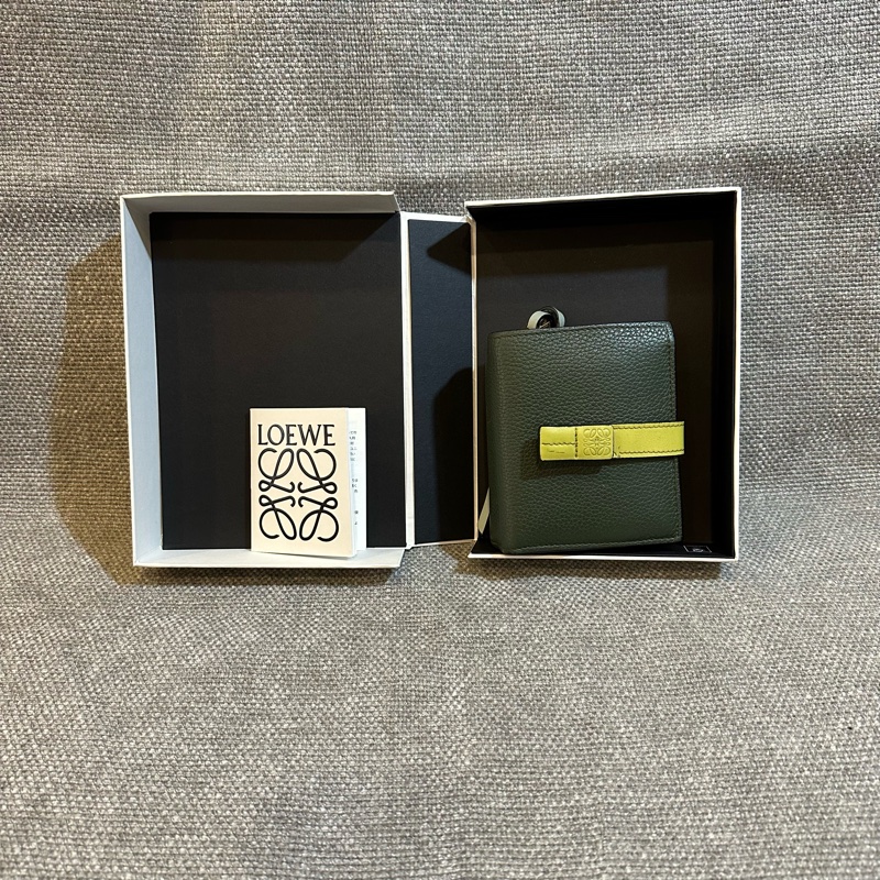 Loewe 柔軟粒面小牛皮小型拉鍊皮夾-1