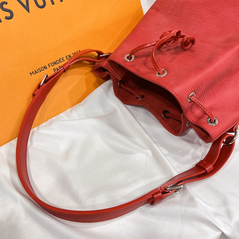 LOUIS VUITTON LV 紅色EPI水波紋 中款水桶包/肩背包/斜背包-7