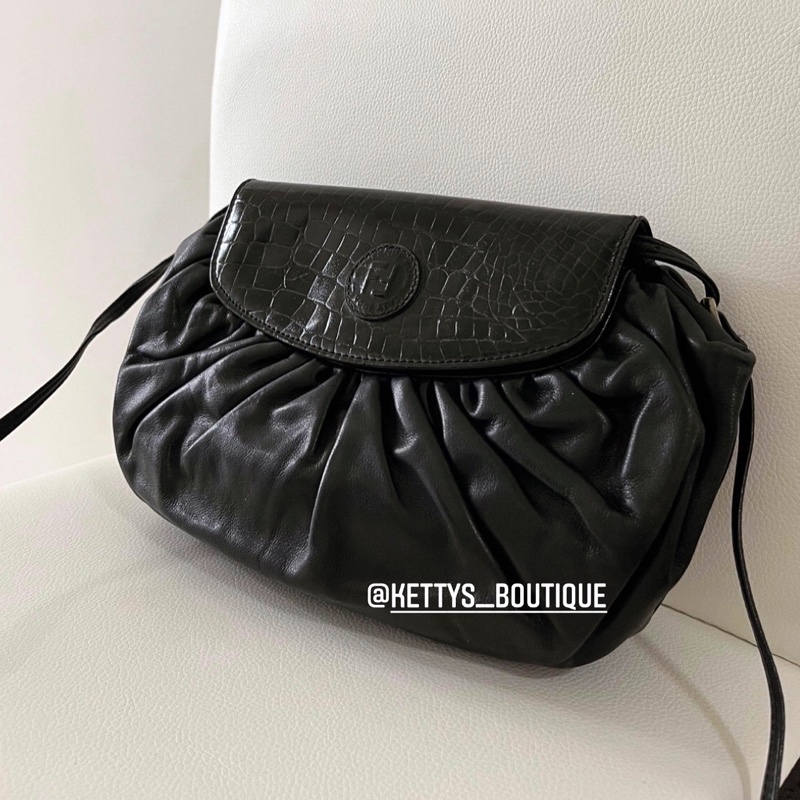 Fendi Vintage 黑色雲朵包-0