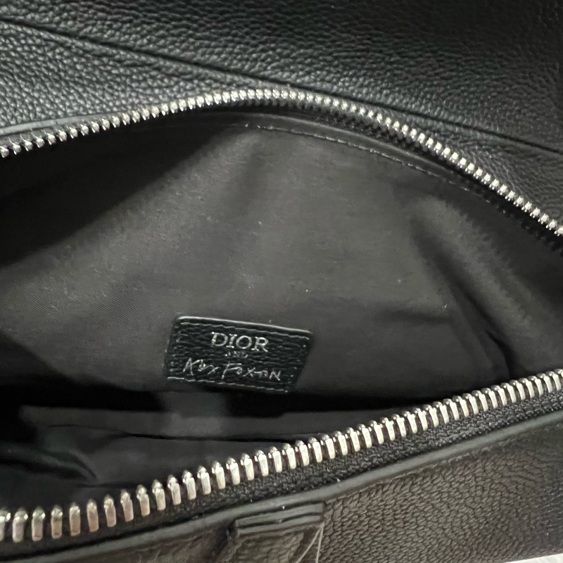 DIOR 聯名 黑色 全皮 馬鞍包 斜背包 胸口包 腰包 買了閒置 全新 紙袋 防塵套-6