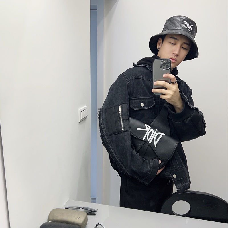 DIOR 聯名 黑色 全皮 馬鞍包 斜背包 胸口包 腰包 買了閒置 全新 紙袋 防塵套-0