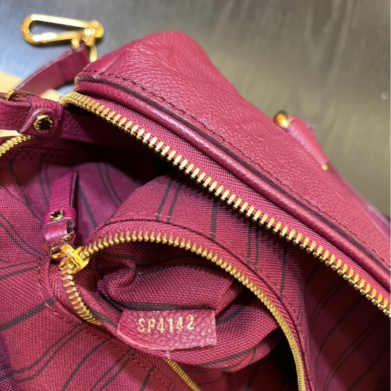 LV SPEEDY 25 酒紅色牛皮壓紋 波士頓包-6