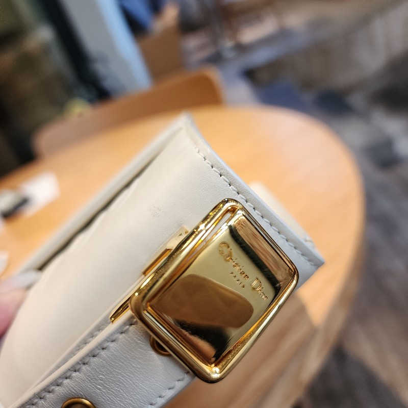 二手真品Dior 30 Montaigne️蒙田包 奶白拋光小牛皮-3