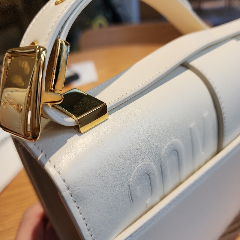 二手真品Dior 30 Montaigne️蒙田包 奶白拋光小牛皮-6